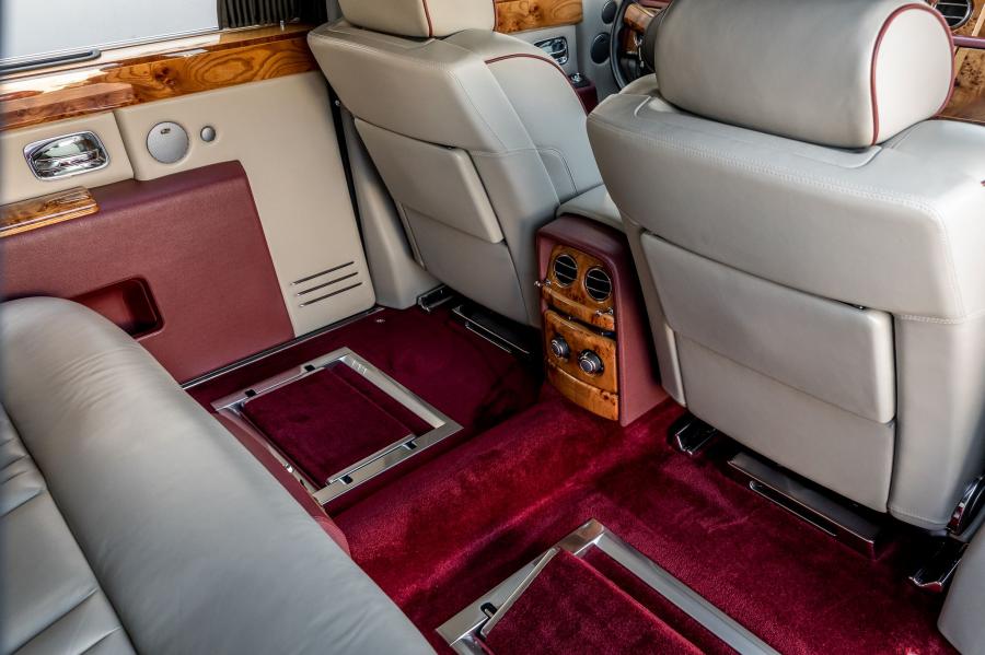 Интерьер Rolls-Royce Phantom EWB 2007 года  (NA) (фото 75 из 105)